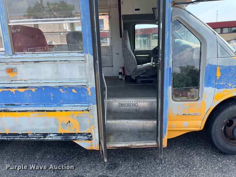 image for item LY9773 2000 Chevrolet Express G3500  school bus