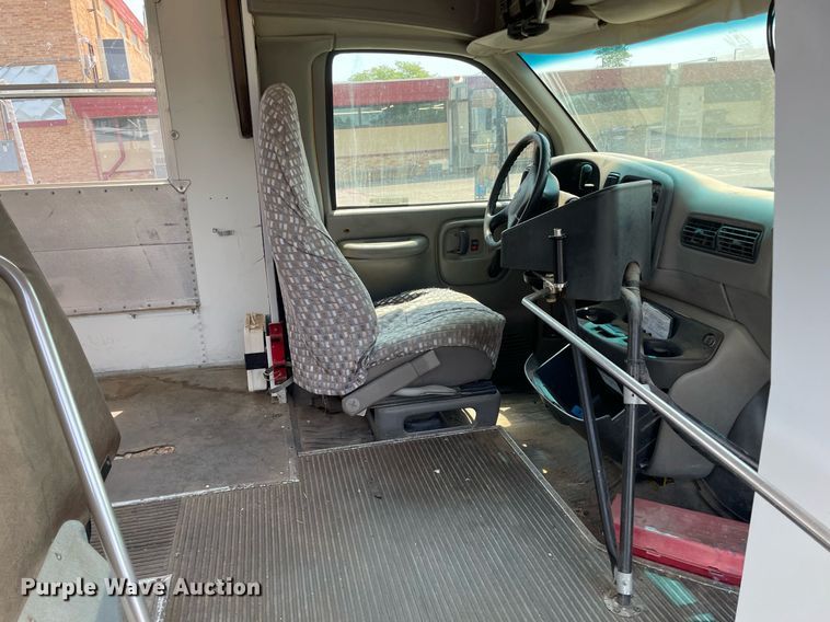 image for item LY9773 2000 Chevrolet Express G3500  school bus