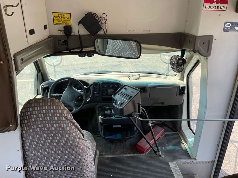 image for item LY9773 2000 Chevrolet Express G3500  school bus