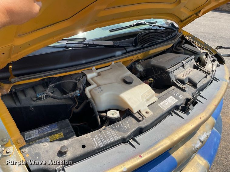 image for item LY9773 2000 Chevrolet Express G3500  school bus