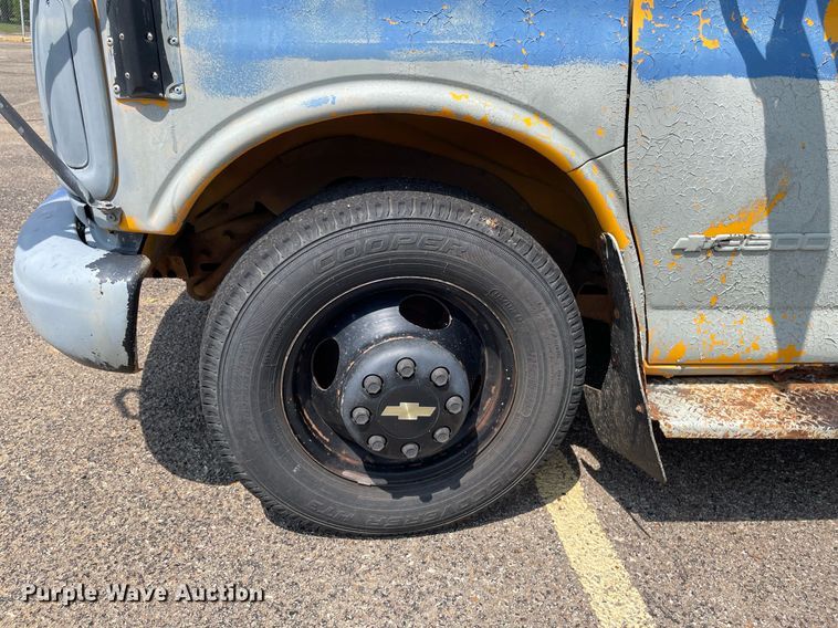 image for item LY9773 2000 Chevrolet Express G3500  school bus