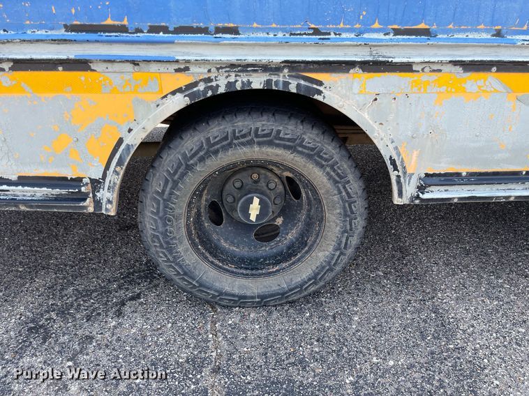 image for item LY9773 2000 Chevrolet Express G3500  school bus