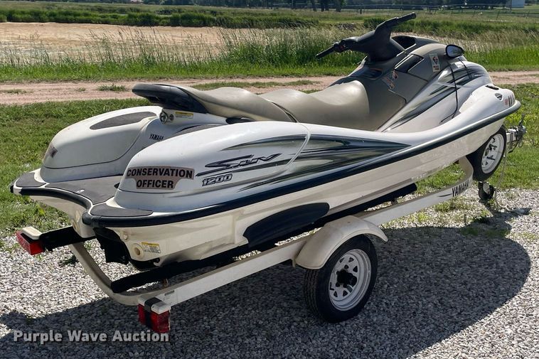 image for item LY9780 2000 Yamaha Wave Runner SUV 1200  personal watercraft