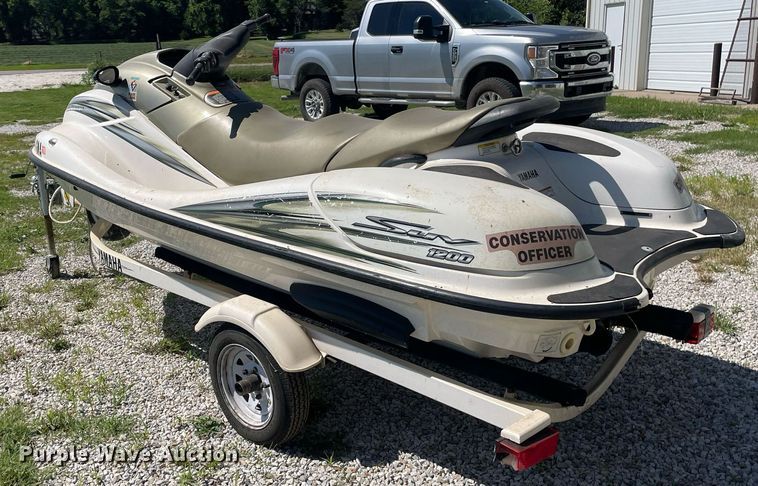 image for item LY9780 2000 Yamaha Wave Runner SUV 1200  personal watercraft
