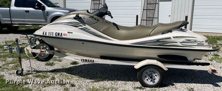 image for item LY9780 2000 Yamaha Wave Runner SUV 1200  personal watercraft
