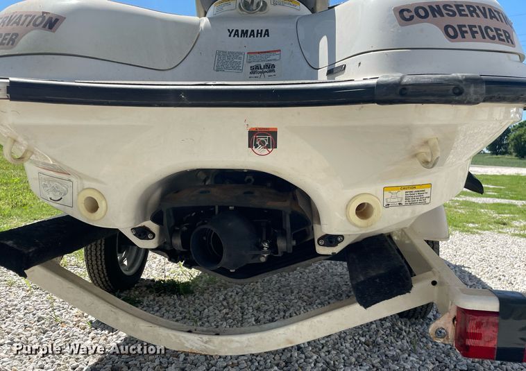 image for item LY9780 2000 Yamaha Wave Runner SUV 1200  personal watercraft