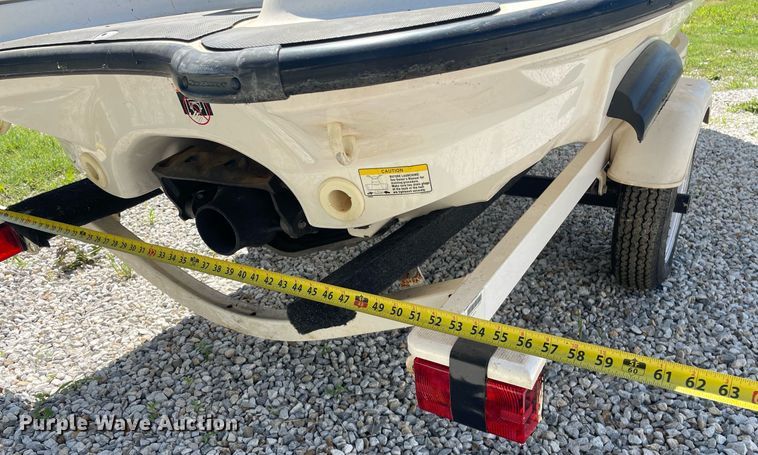 image for item LY9780 2000 Yamaha Wave Runner SUV 1200  personal watercraft