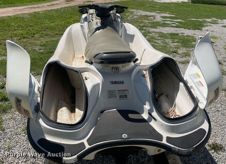 image for item LY9780 2000 Yamaha Wave Runner SUV 1200  personal watercraft