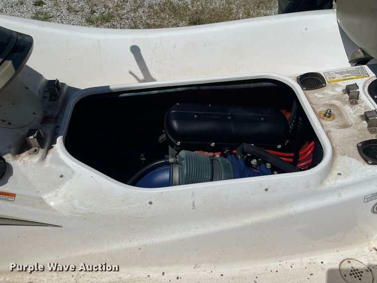 image for item LY9780 2000 Yamaha Wave Runner SUV 1200  personal watercraft