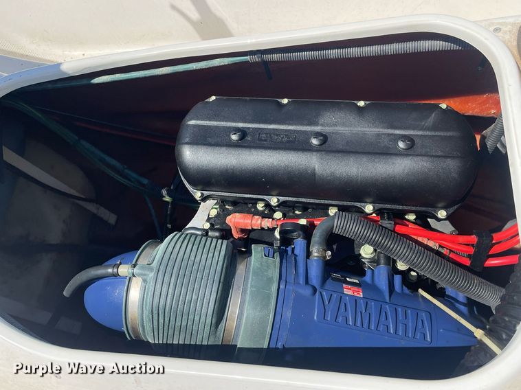 image for item LY9780 2000 Yamaha Wave Runner SUV 1200  personal watercraft