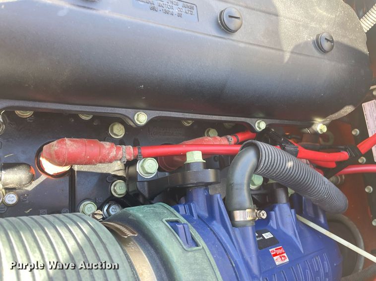 image for item LY9780 2000 Yamaha Wave Runner SUV 1200  personal watercraft