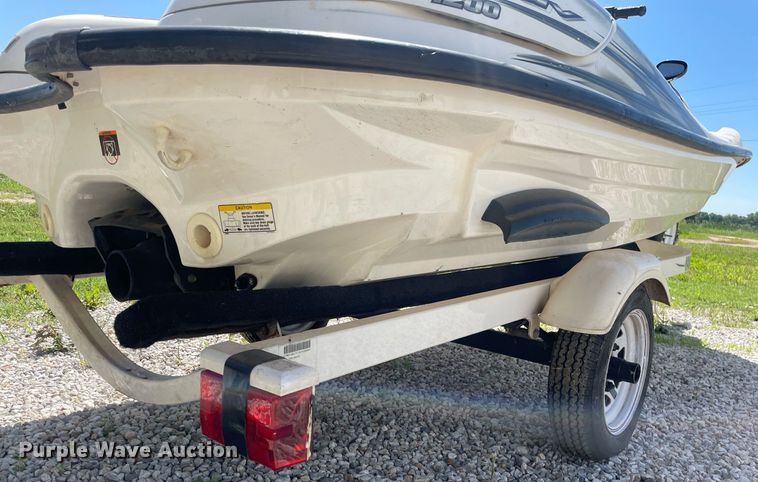 image for item LY9780 2000 Yamaha Wave Runner SUV 1200  personal watercraft