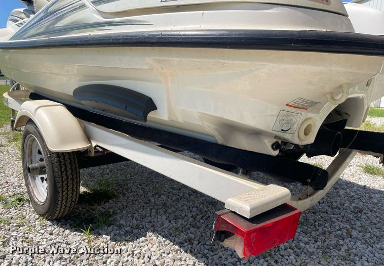 image for item LY9780 2000 Yamaha Wave Runner SUV 1200  personal watercraft