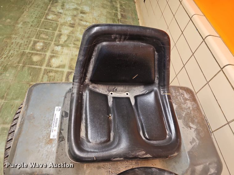 image for item MD9833 White GT-1855  lawn tractor