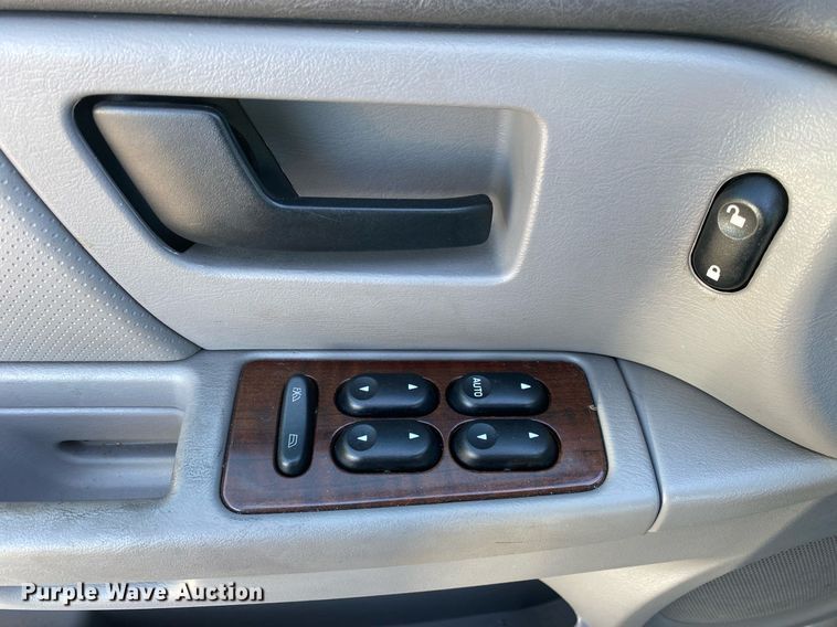 image for item MG9882 2006 Ford Taurus