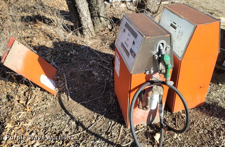 image for item MH9729 (2) fuel pumps