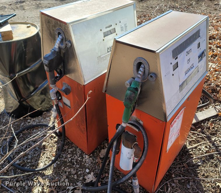 image for item MH9729 (2) fuel pumps