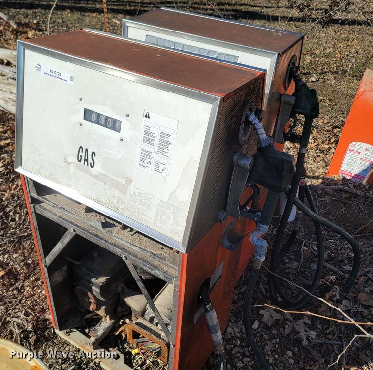 image for item MH9729 (2) fuel pumps