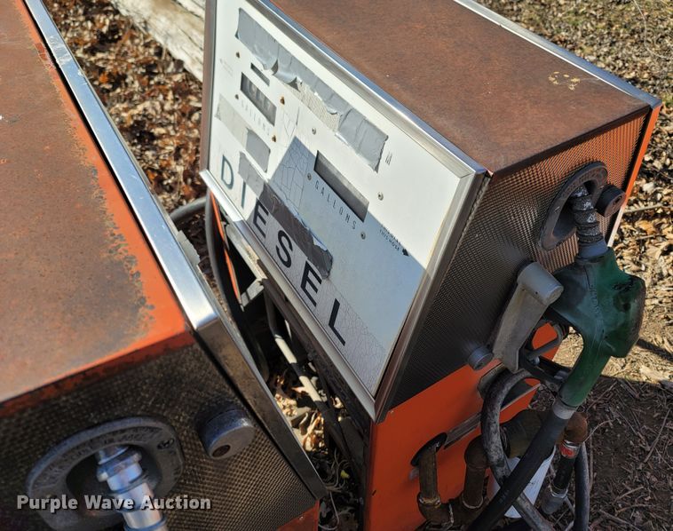 image for item MH9729 (2) fuel pumps