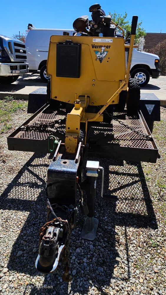 image for item MI9479 2001 Vermeer SC252  stump grinder