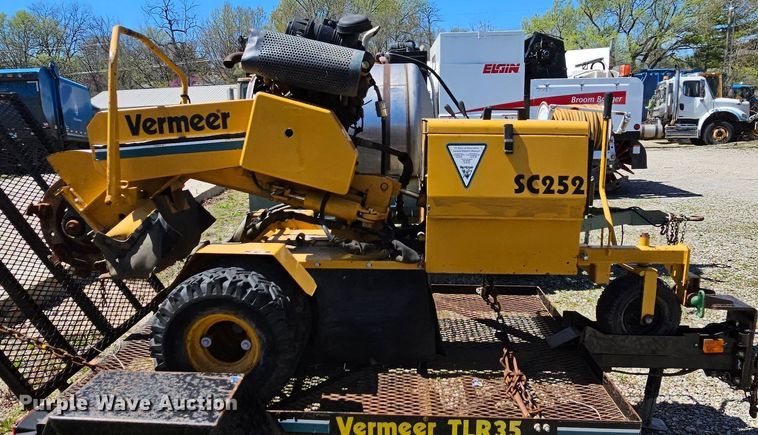 image for item MI9479 2001 Vermeer SC252  stump grinder