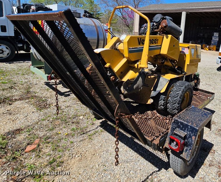 image for item MI9479 2001 Vermeer SC252  stump grinder