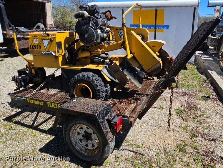 image for item MI9479 2001 Vermeer SC252  stump grinder