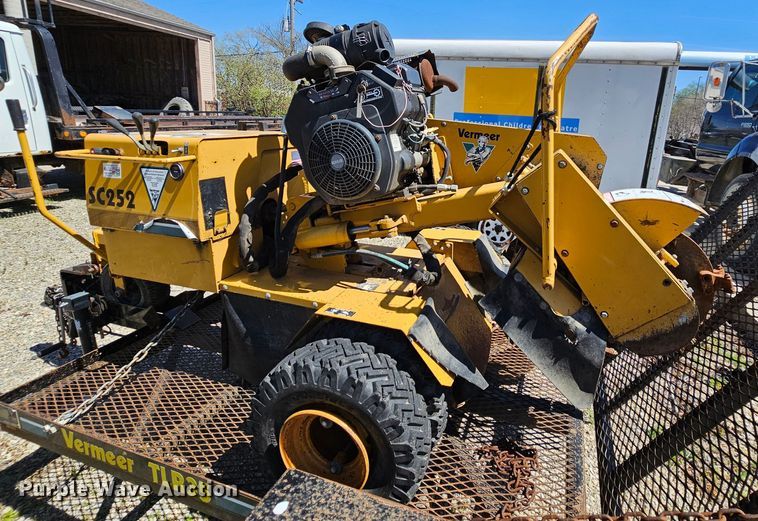 image for item MI9479 2001 Vermeer SC252  stump grinder