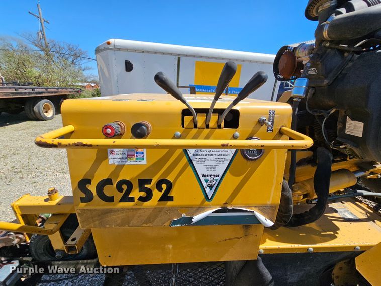 image for item MI9479 2001 Vermeer SC252  stump grinder