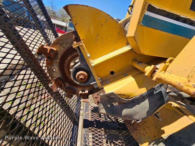image for item MI9479 2001 Vermeer SC252  stump grinder