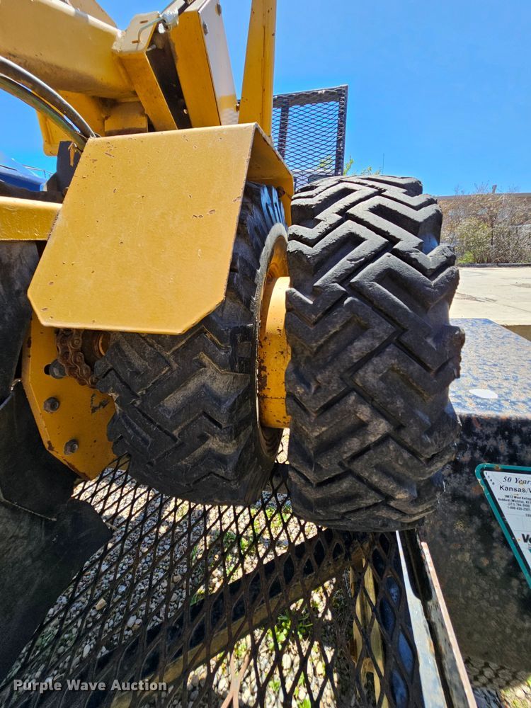 image for item MI9479 2001 Vermeer SC252  stump grinder