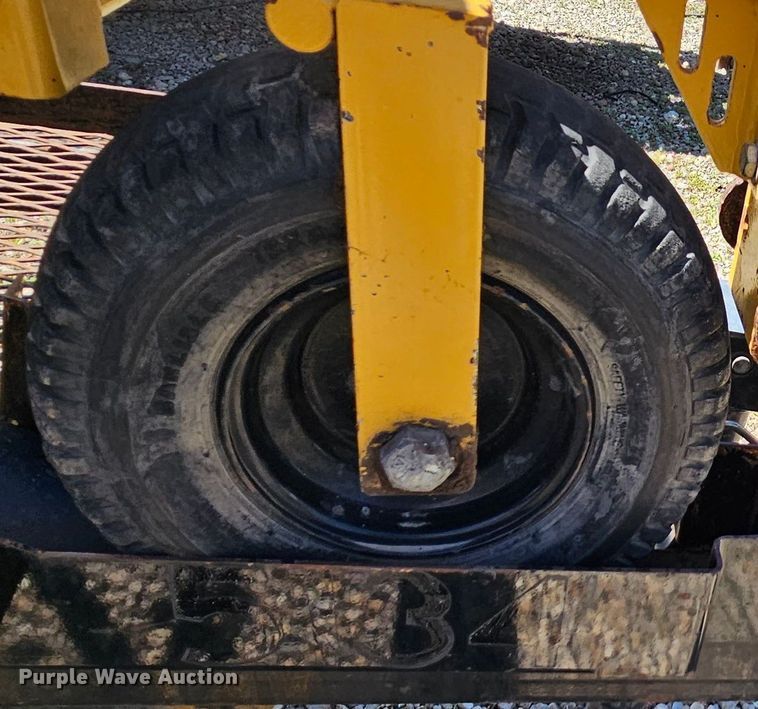 image for item MI9479 2001 Vermeer SC252  stump grinder