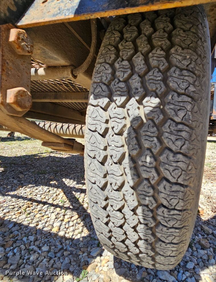 image for item MI9479 2001 Vermeer SC252  stump grinder