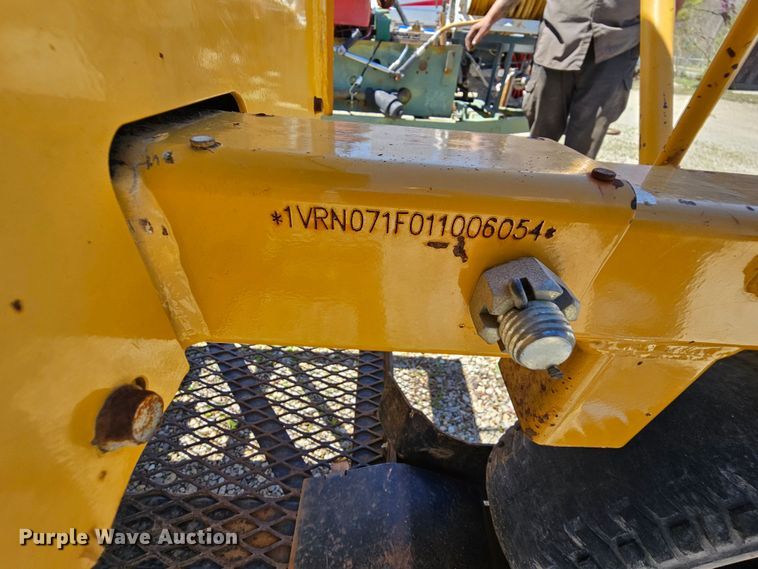 image for item MI9479 2001 Vermeer SC252  stump grinder