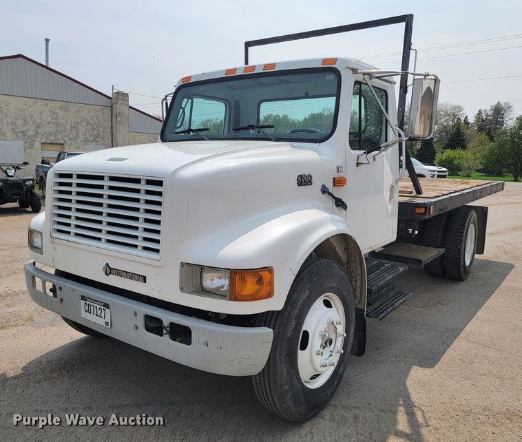 image for item ML9386 2002 International 4700  flatbed truck