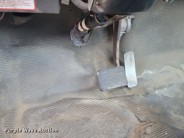 image for item ML9386 2002 International 4700  flatbed truck