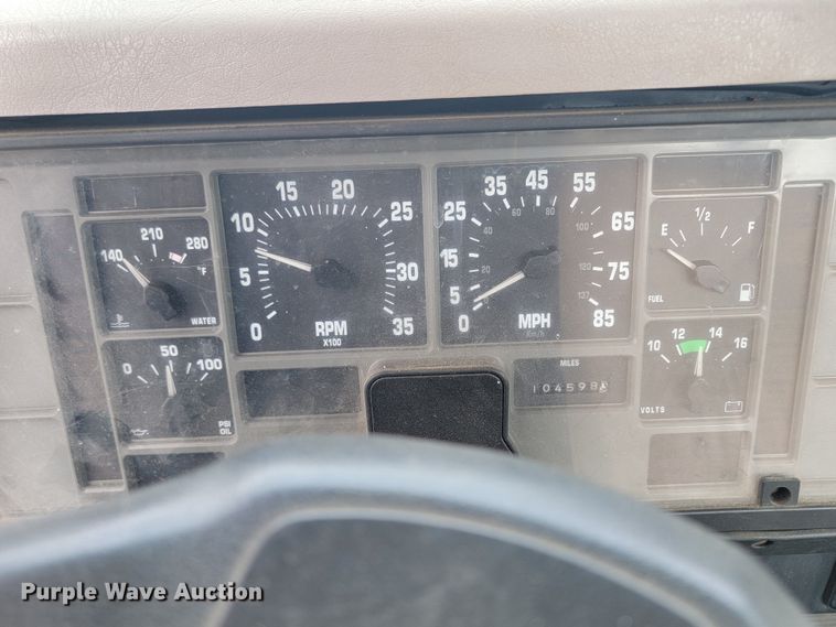 image for item ML9386 2002 International 4700  flatbed truck