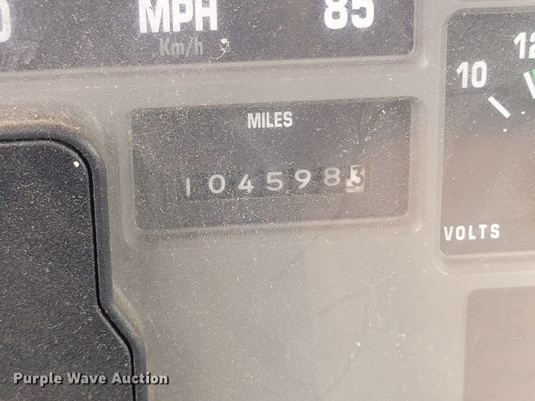 image for item ML9386 2002 International 4700  flatbed truck