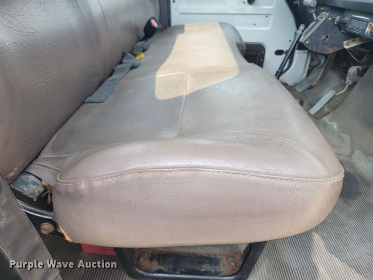 image for item ML9386 2002 International 4700  flatbed truck