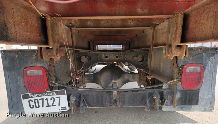 image for item ML9386 2002 International 4700  flatbed truck