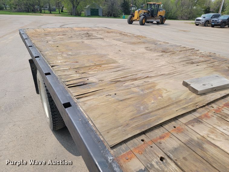 image for item ML9386 2002 International 4700  flatbed truck