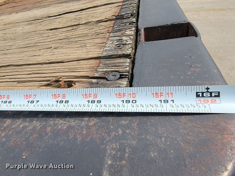 image for item ML9386 2002 International 4700  flatbed truck