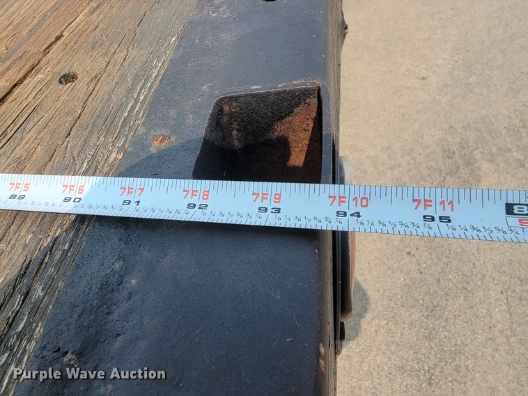 image for item ML9386 2002 International 4700  flatbed truck