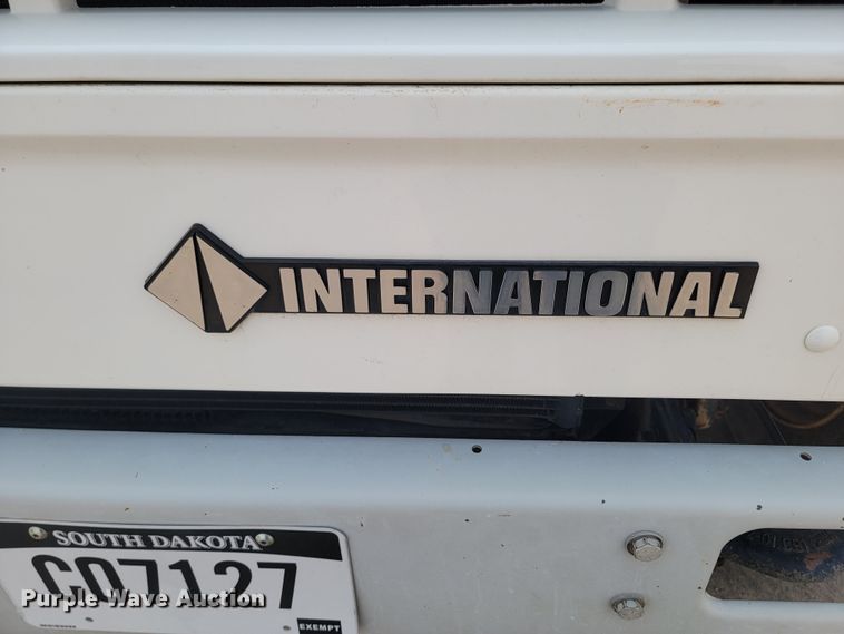 image for item ML9386 2002 International 4700  flatbed truck