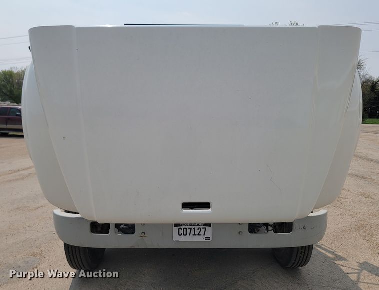 image for item ML9386 2002 International 4700  flatbed truck