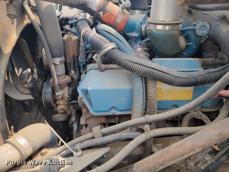 image for item ML9386 2002 International 4700  flatbed truck