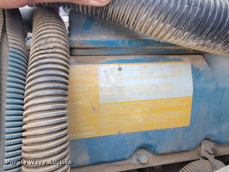 image for item ML9386 2002 International 4700  flatbed truck