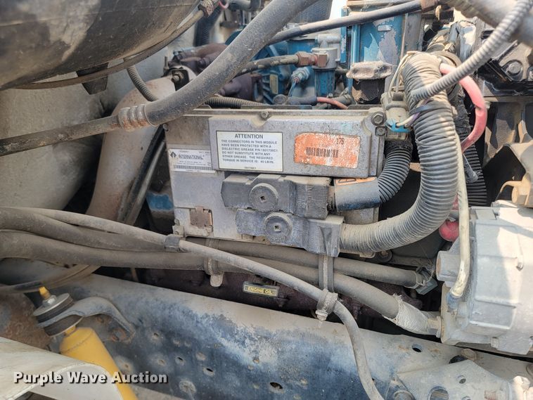 image for item ML9386 2002 International 4700  flatbed truck