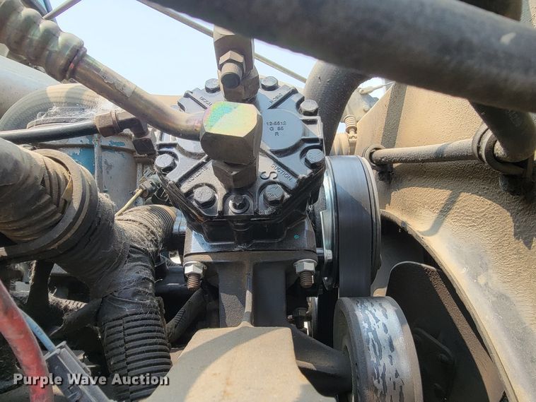 image for item ML9386 2002 International 4700  flatbed truck