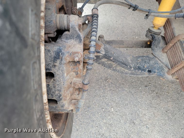 image for item ML9386 2002 International 4700  flatbed truck